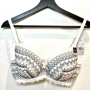New with tags - Etam Size 34D Lace Adjustable Bra, Designed in France